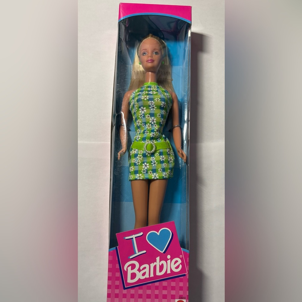 Vintage 1998 “I Love Barbie”!! Doll
